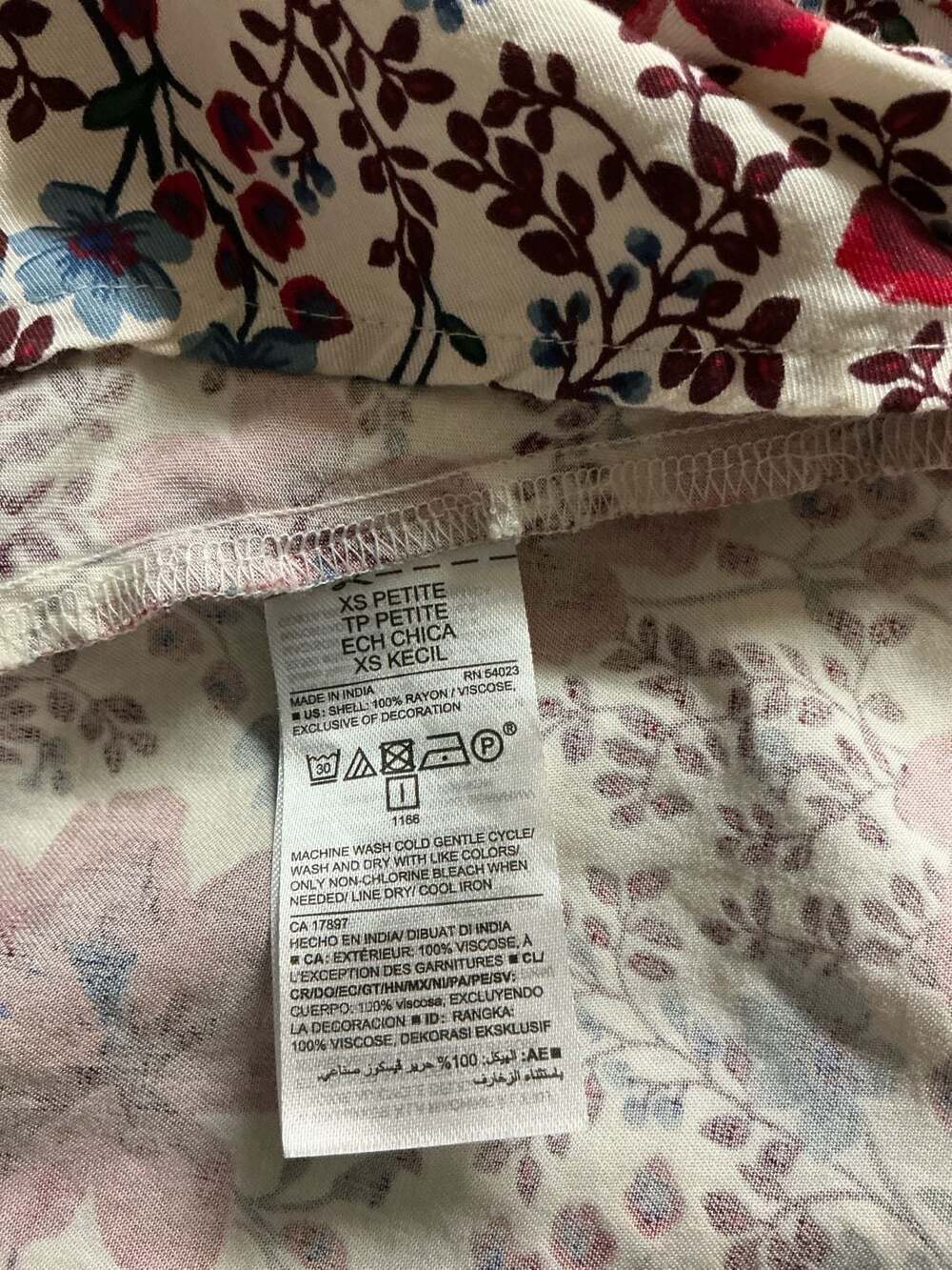 Old Navy Petite XS Floral V-Neck Fit & Flare Dress with Crochet Trim - Picture 5 of 6